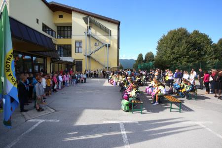SPREJEM PRVOŠOLČKOV CERKNICA 02 FOTO LJUBO VUKELIČ